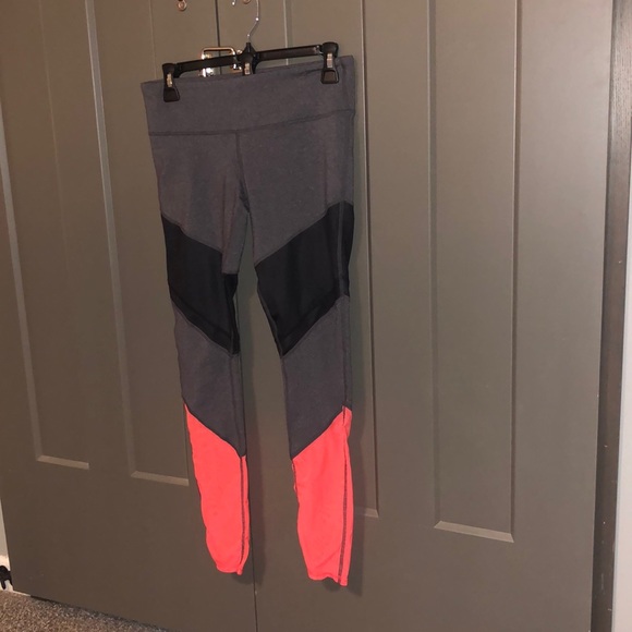 ALO Leggings - Picture 1 of 2